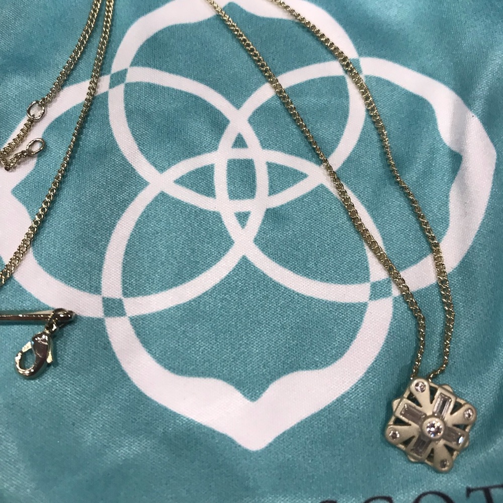 Kendra Scott pendant necklace NWOT